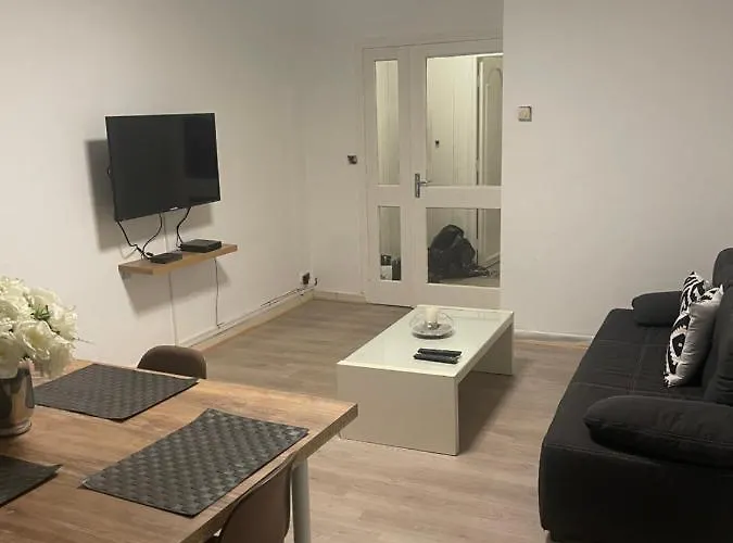 Superbe Appartement Spacieux Avec Parking Et Jardin Prive